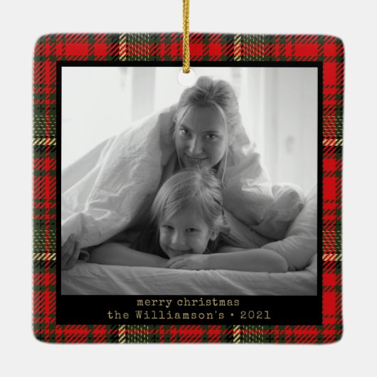 赤と金ゴールドの格子模様の家族写真クリスマス セラミックオーナメント (裏面)