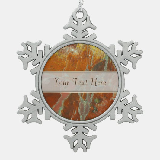 赤と金ゴールドの石化された木材 スノーフレークピューターオーナメント (正面)