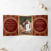 赤と金ゴールドエスニックマンダラインディアン結婚ズ 三つ折り招待状 (内部)