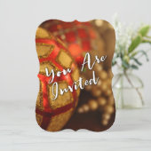 赤と金ゴールド招待されの写真が付いた「You Are」タイポグラフィ 招待状 (スタンド正面)