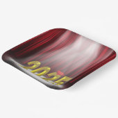 赤と金ゴールド2025年のスポットライトでの卒業 ペーパープレート (傾斜あり)