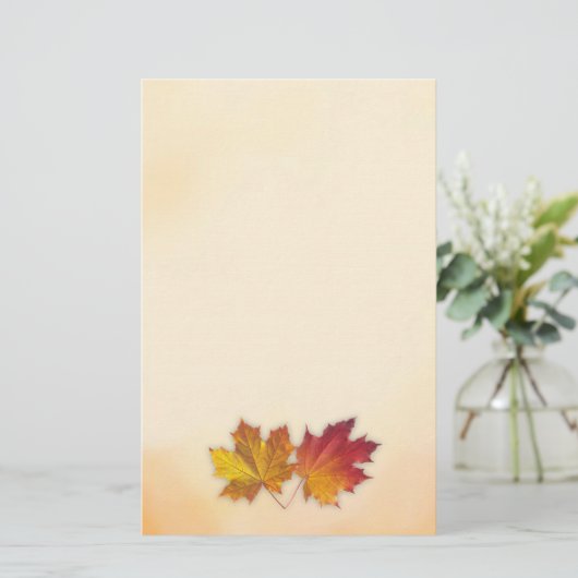 赤と金色のカエデの秋離れの文具 便箋 (スタンド正面)