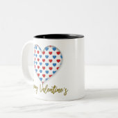 赤と青のエレガントなハートのデザイン ツートーンマグカップ (正面左)