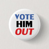 赤と青のタイポグラフィで彼を投票モダン 缶バッジ (正面)