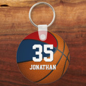 赤と青のチームカラーを持つボーイズバスケットボール キーホルダー (裏面)