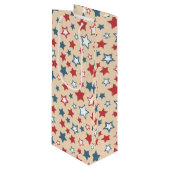 赤と青の星、7月4日、ベージュの背景 ワインギフトバッグ (正面アングル)