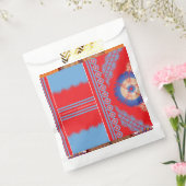 赤と青の模様のデザイン フェイバーバッグ (封をした状態)