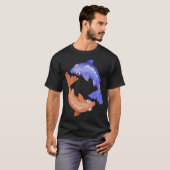 赤と青の陰陽の魚 Tシャツ (正面フル)