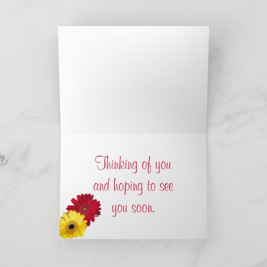 赤と黄色のガーベラデイジーの写真パーソナライズされた カード (内部)