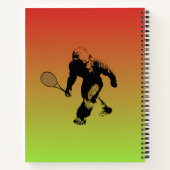 赤と黄色の文字を持つビッグフットのテニス選手 ノートブック (裏面)