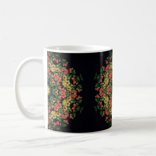 赤と黄色の花を持つ明るいフローラ曼荼羅。 コーヒーマグカップ (左)
