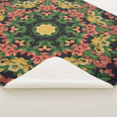 赤と黄色の花を持つ明るいフローラ曼荼羅。 シェルパブランケット (3/4)