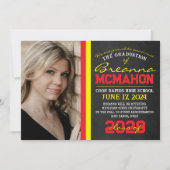 赤と黄色の黒板の卒業発表 招待状 (正面)