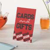 赤と黒のカードとギフト卒業テーブル 台座サイン (インサイチュ)