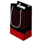 赤と黒のスタイリッシュハートパターン、名前をカスタムする スモールペーパーバッグ (裏面アングル)