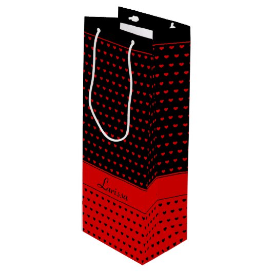 赤と黒のスタイリッシュハートパターン、名前をカスタムする ワインギフトバッグ (正面アングル)