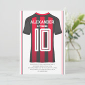 赤と黒のストライプのサッカーユニフォームの誕生日パーティー 招待状 (スタンド正面)