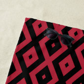 赤と黒のダイヤモンドパターン ビーチタオル (インサイチュ)