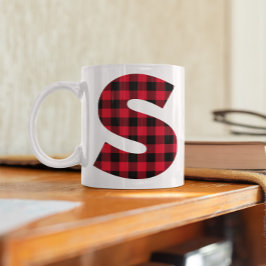 赤と黒のバッファロープレイドの太字のイニシャル「S」のモノグラム コーヒーマグカップ