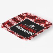 赤と黒のパーソナライズされた卒業 ペーパープレート (傾斜あり)