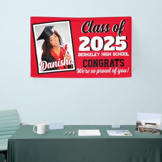 赤と黒のモノグラムと写真の卒業 横断幕 (トレードショー)