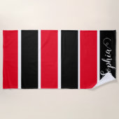 赤と黒の名前パーソナライズされたのストライプ ビーチタオル (正面)