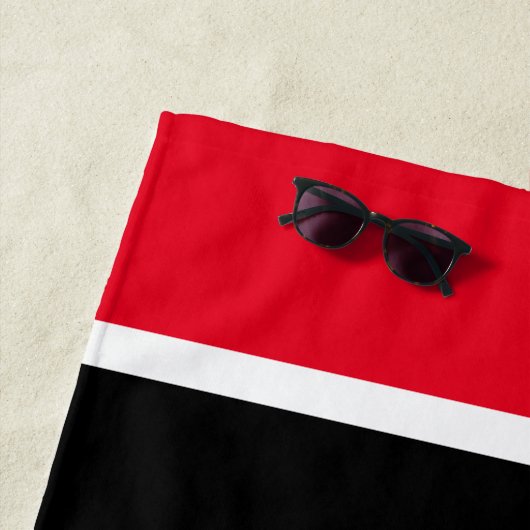 赤と黒の名前パーソナライズされたのストライプ ビーチタオル (インサイチュ)