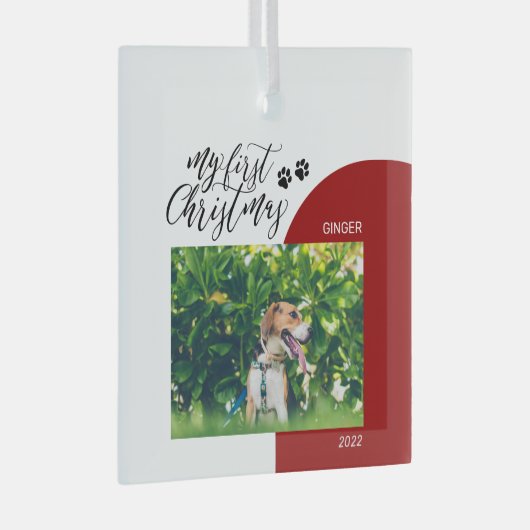赤と黒の子犬のポーのペットの初めてのクリスマス写真 ガラスオーナメント (正面右)