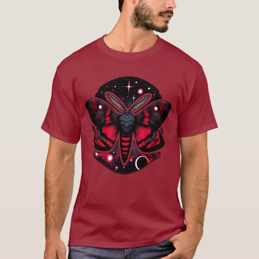 赤と黒の宇宙の蛾 – 天の神秘的 Tシャツ (正面)