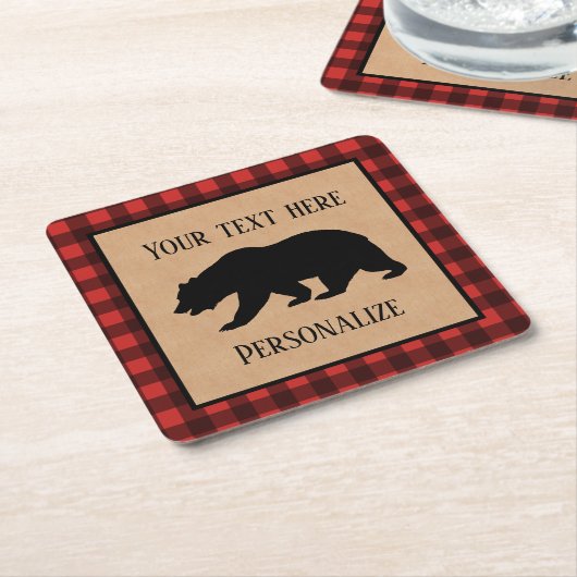 赤と黒の格子縞に黒い熊パーソナライズされた スクエアペーパーコースター (アングル)