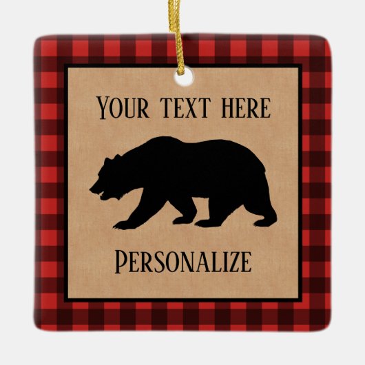 赤と黒の格子縞に黒い熊パーソナライズされた セラミックオーナメント (正面)