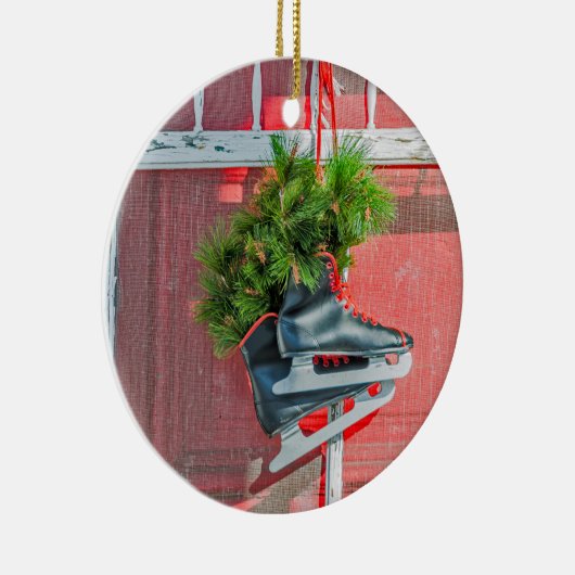 赤と黒の氷がドアの上でスケート セラミックオーナメント (右)