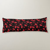 赤と黒の繰り返しモチーフ |スカルパターン ボディピロー (裏面)