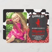 赤と黒の西洋女性のカーボーイの写真娘誕生日 招待状 (正面/裏面)