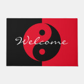 赤と黒の陰陽のロゴ歓迎フォーマット ドアマット (正面)