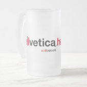 赤と黒のHelveticaロゴ フロストグラスビールジョッキ (正面左)
