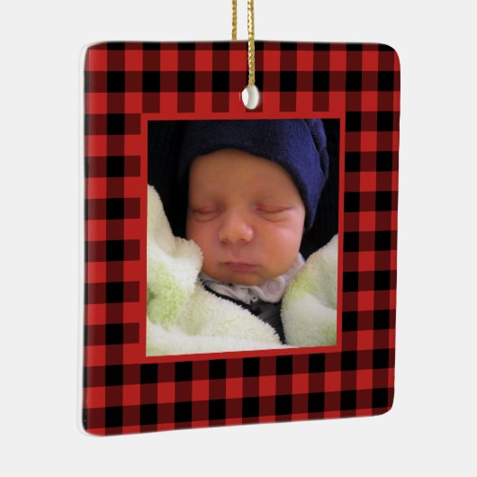 赤と黒バッファロープレイドベビーの初めてのクリスマス セラミックオーナメント (右)