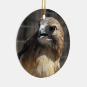 赤によって後につかれるタカかBuzzardのオーナメント セラミックオーナメント (右)