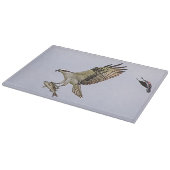 赤によって追跡されているミサゴによってはクロドリが飛びました カッティングボード (角)