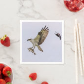 赤によって追跡されているミサゴによってはクロドリが飛びました スタンダードカクテルナプキン (インサイチュ)