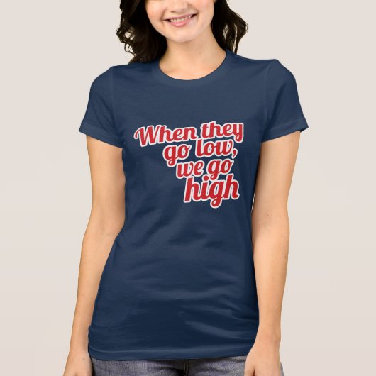 赤のときに彼らは低く行く2016の投票の高い Tシャツ (正面)