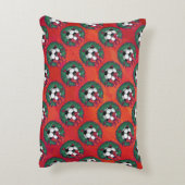 赤のサッカーボールリースパターン アクセントクッション (裏面(縦))