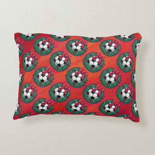 赤のサッカーボールリースパターン アクセントクッション (裏面)