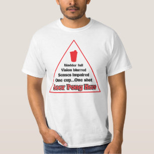 赤のビールPongの英雄のワイシャツ Tシャツ