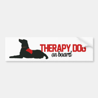 (赤の上のセラピー)犬 バンパーステッカー