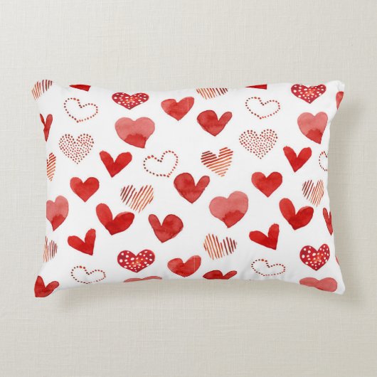 赤の愛のハート、水色パターン。 アクセントクッション (正面)