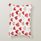 赤の愛のハート、水色パターン。 アクセントクッション (裏面(縦))