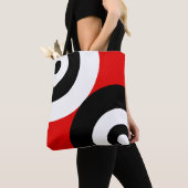 赤の白黒抽象芸術円 トートバッグ (クローズアップ)