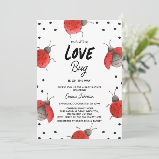 赤の私たちの小さな愛のバグLadybug赤ちゃんシャワー 招待状 (スタンド正面)