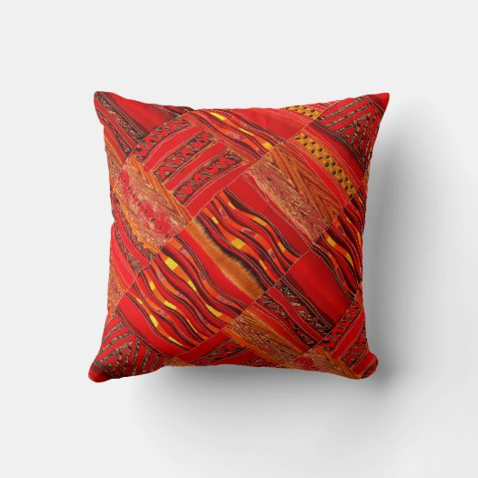 赤の赤のKente クッション (裏面)
